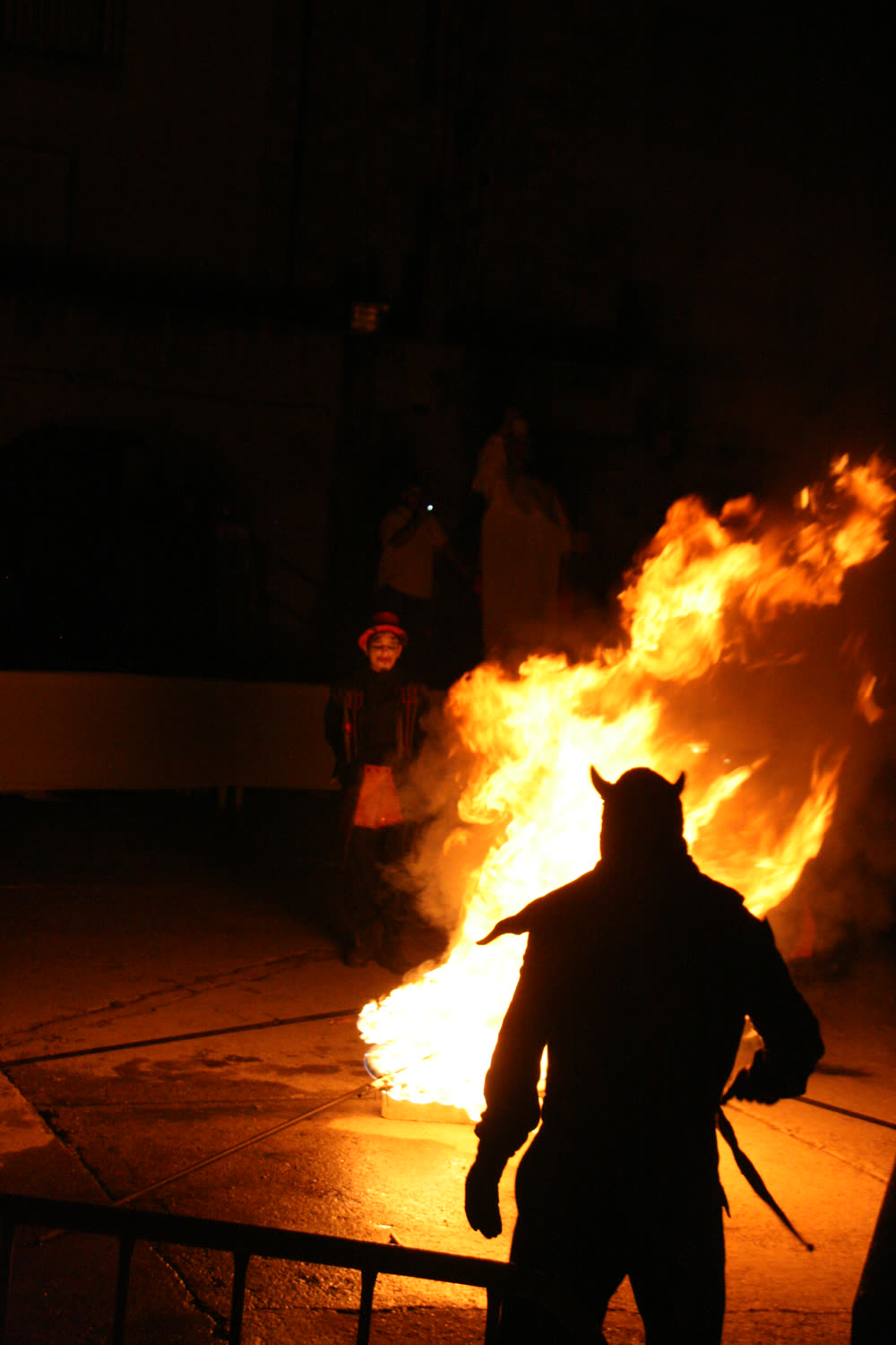 El diable del correfoc entre les flames, Bacus 2009